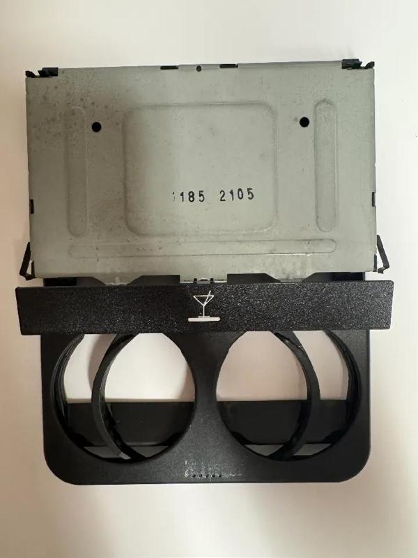 VW Golf 4 Getränkehalterblende   