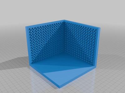 Esquinero decorativo con diseño de panal