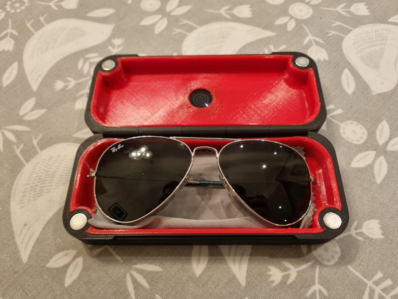 Trackable Glasses Case